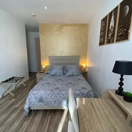 Kyriad Direct Centre Отель