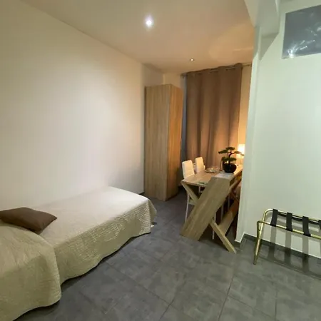 Kyriad Direct Centre 2*